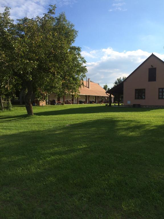 Vadaspuszta Vendeghaz Csatka Esterno foto